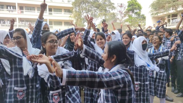 শতভাগ পাসসহ ১০৬৩ জন জিপিএ-৫  পেয়ে  আবদুল কাদির মোল্লা সিটি কলেজের চমক