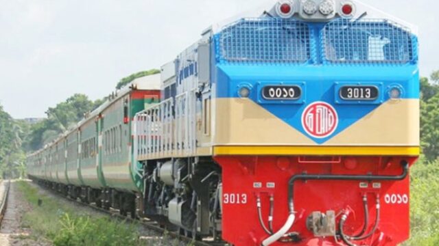 উদয়ন এক্সপ্রেসে তরুণীকে ধর্ষণ, ৩ রেল কর্মচারী গ্রেফতার