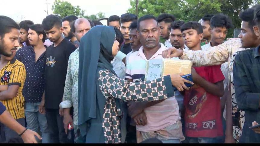 বন্যার্তদের সহায়তায় অর্থ সংগ্রহে নরসিংদীতে পথকনসার্ট