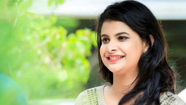 বাংলাদেশ দলের হারে ফেসবুকে খেলা না দেখার ঘোষণা শবনম ফারিয়ার