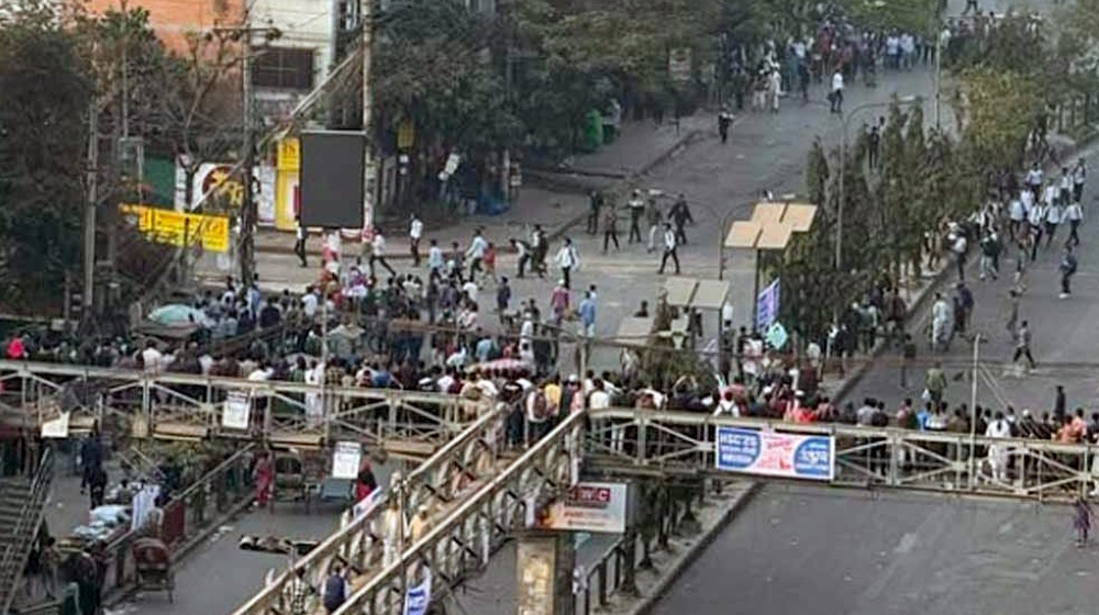 রাজধানীতে দুই কলেজের শিক্ষার্থীদের মধ্যে সংঘর্ষ, ধাওয়া-পাল্টা ধাওয়া