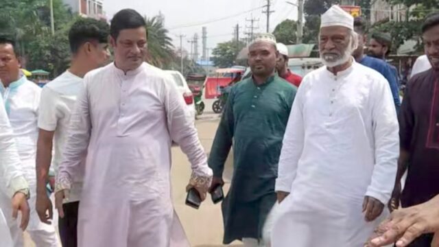 জুলাইয়ের গণআন্দোলনে শহীদ শিক্ষার্থীদের নামে ড. মঈন খানের পশু কোরবানি