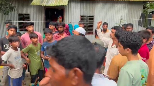 জমিসংক্রান্ত বিরোধের জেরে দিনে-দুপুরে দুই ভাইকে কুপিয়ে হত্যার