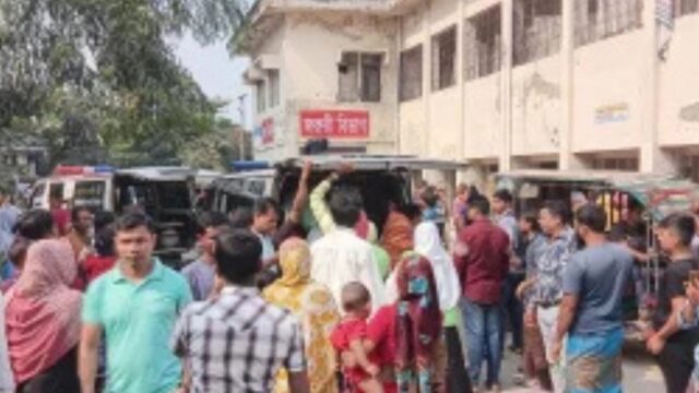 নরসিংদীতে নিহতের সংখ্যা বেড়ে ৪ জনে; হাসপাতালে চিকিৎসা নেয় ৭০ জন