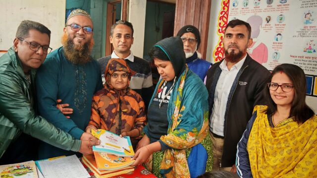 বছরের প্রথমদিন  হাতে নতুন বই পেয়ে খুশি যেন ধরেনা বিশেষ চাহিদা সম্পন্ন শিশুদের